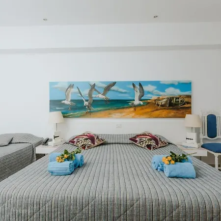 Opera Hotel *