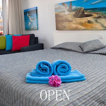 Opera Hotel *
