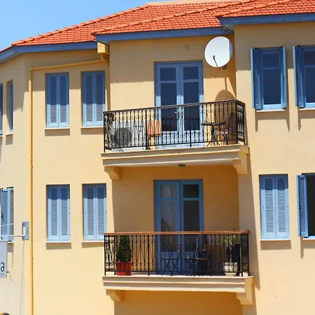 Opera Hotel *