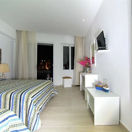 Opera Hotel *
